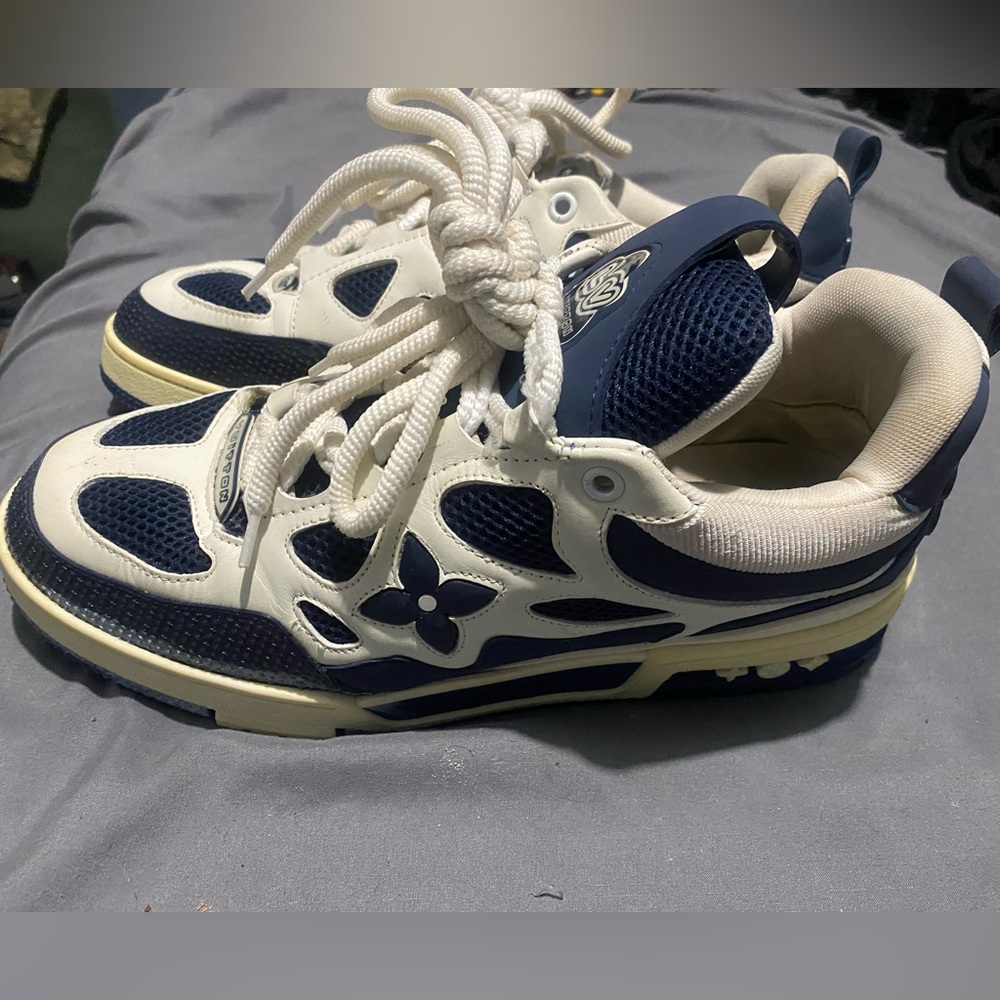 Louis Vuitton Shoes used. Navy Blue and White